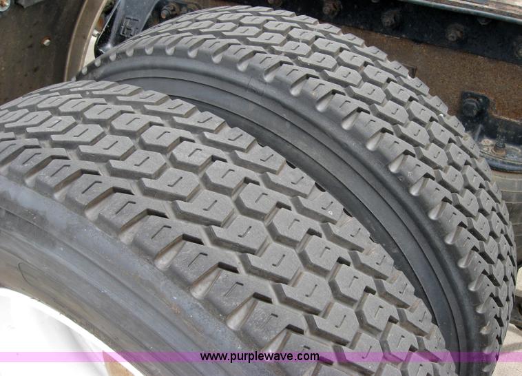 image for item 2624 2003 Kenworth Construct T600 semi truck