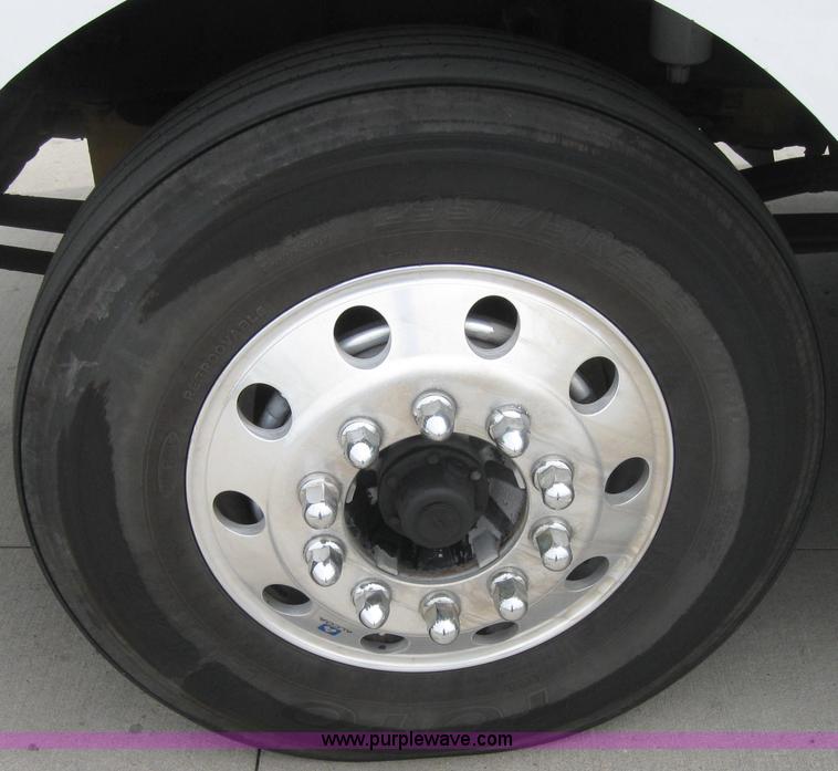 image for item 2624 2003 Kenworth Construct T600 semi truck