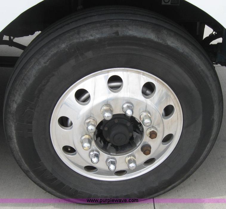 image for item 2624 2003 Kenworth Construct T600 semi truck