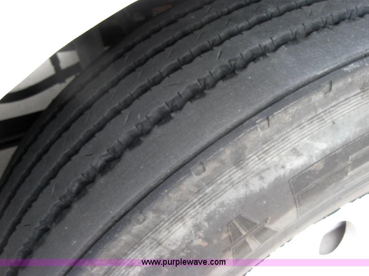 image for item 2624 2003 Kenworth Construct T600 semi truck