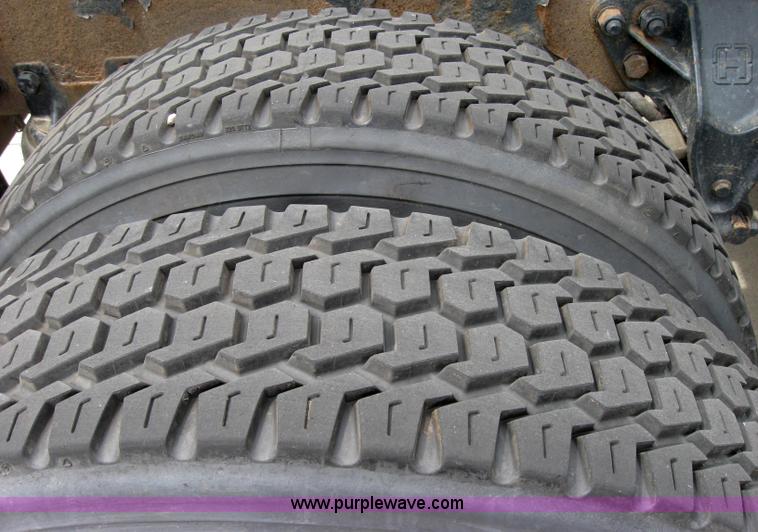 image for item 2624 2003 Kenworth Construct T600 semi truck