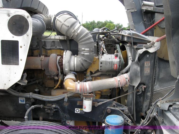 image for item 2624 2003 Kenworth Construct T600 semi truck