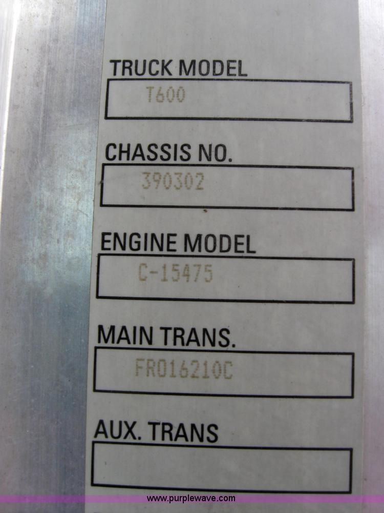 image for item 2624 2003 Kenworth Construct T600 semi truck