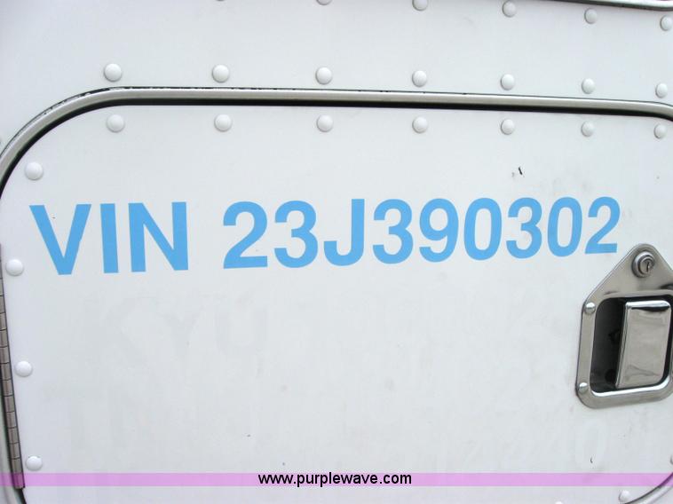 image for item 2624 2003 Kenworth Construct T600 semi truck