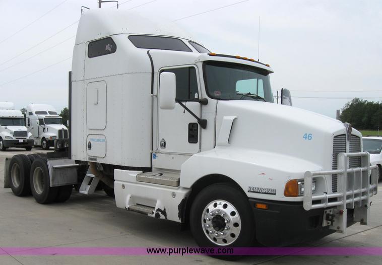image for item 2625 2003 Kenworth Construct T600 semi truck