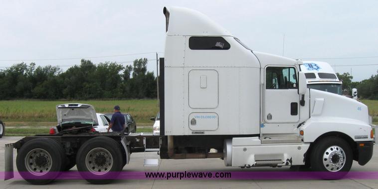 image for item 2625 2003 Kenworth Construct T600 semi truck