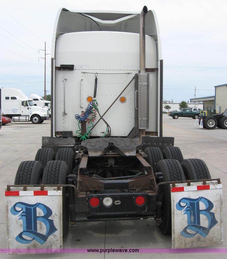 image for item 2625 2003 Kenworth Construct T600 semi truck