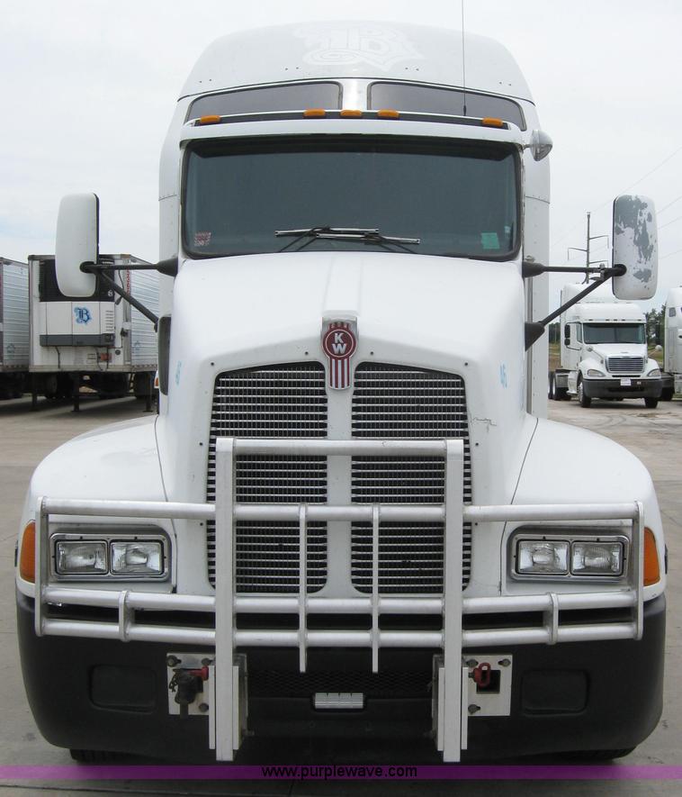 image for item 2625 2003 Kenworth Construct T600 semi truck
