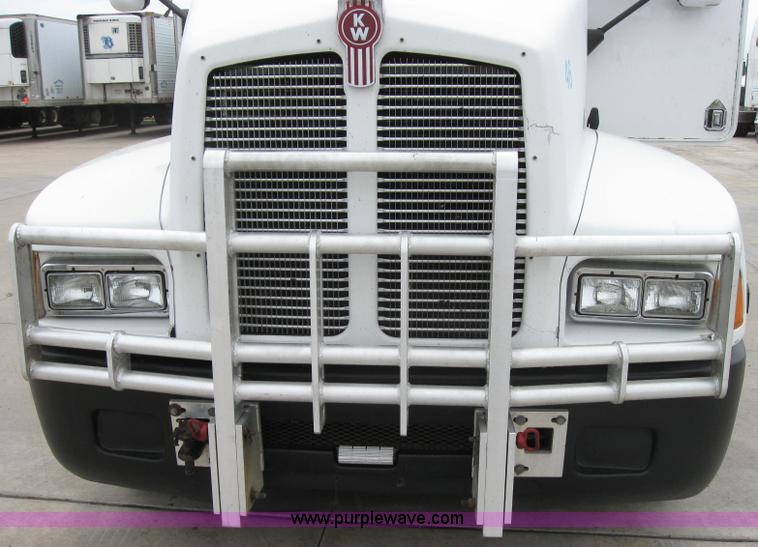 image for item 2625 2003 Kenworth Construct T600 semi truck