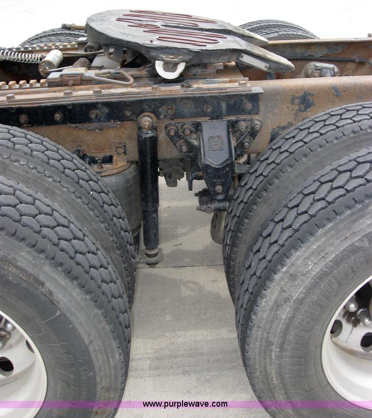 image for item 2625 2003 Kenworth Construct T600 semi truck