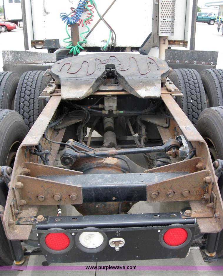 image for item 2625 2003 Kenworth Construct T600 semi truck