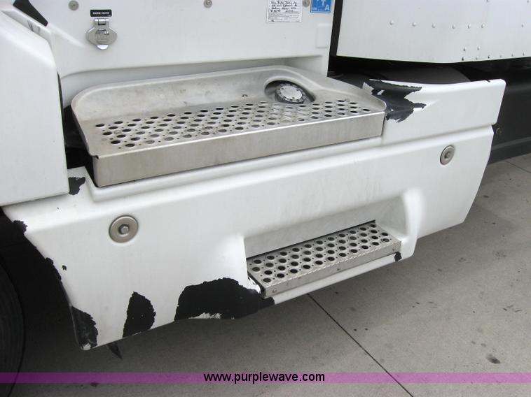 image for item 2625 2003 Kenworth Construct T600 semi truck