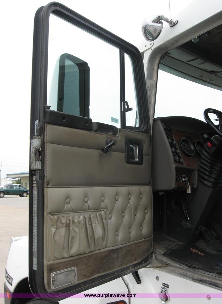 image for item 2625 2003 Kenworth Construct T600 semi truck