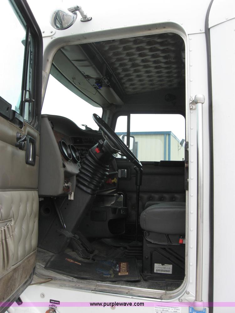 image for item 2625 2003 Kenworth Construct T600 semi truck