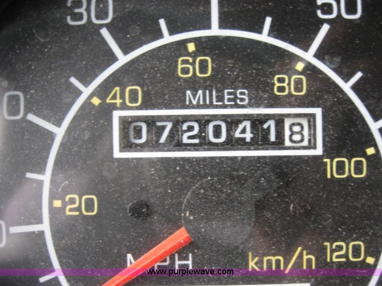 image for item 2625 2003 Kenworth Construct T600 semi truck