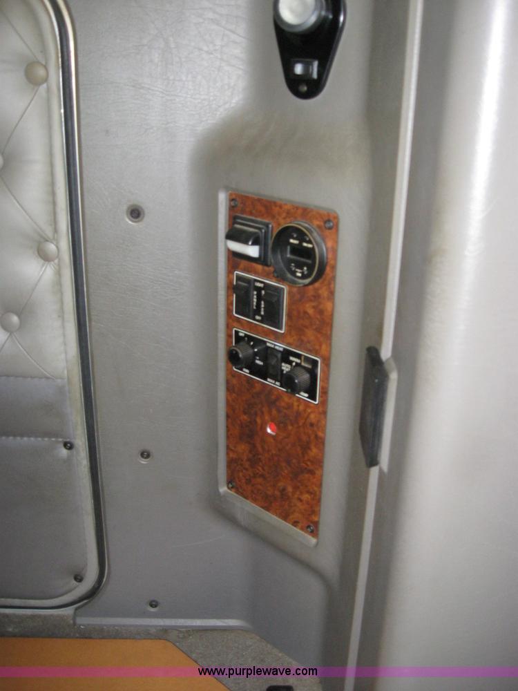 image for item 2625 2003 Kenworth Construct T600 semi truck