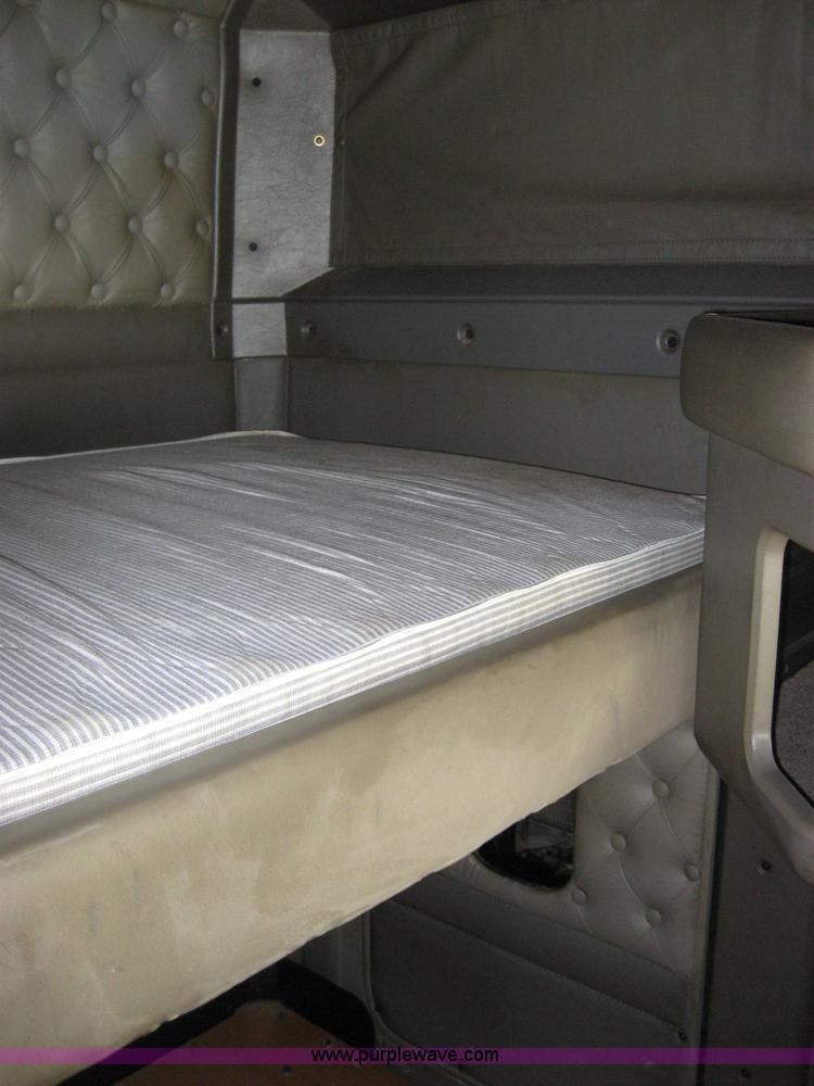 image for item 2625 2003 Kenworth Construct T600 semi truck