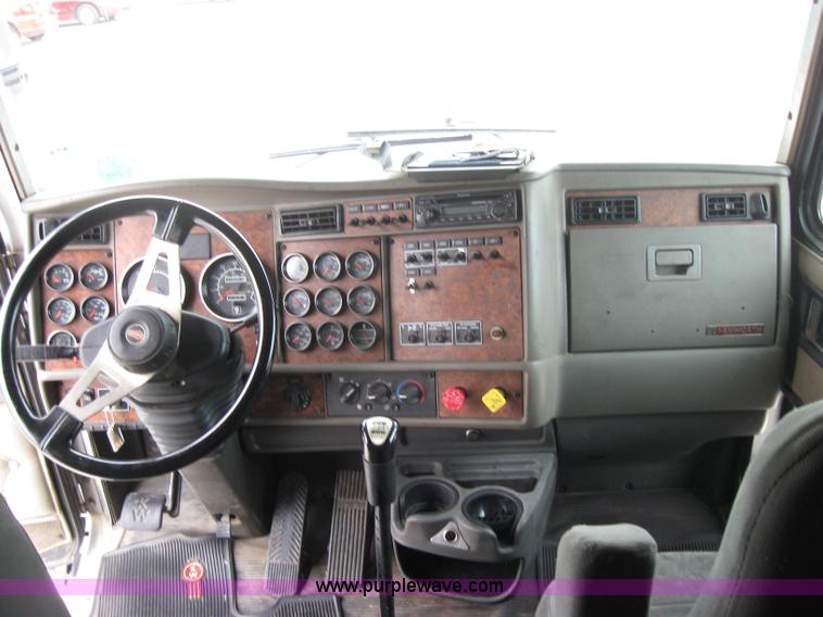 image for item 2625 2003 Kenworth Construct T600 semi truck