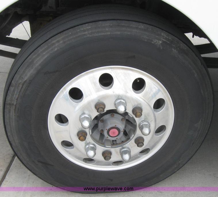 image for item 2625 2003 Kenworth Construct T600 semi truck