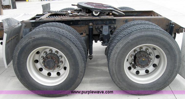 image for item 2625 2003 Kenworth Construct T600 semi truck