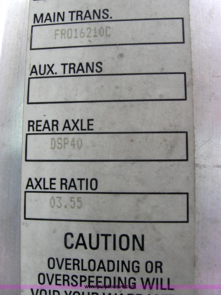 image for item 2625 2003 Kenworth Construct T600 semi truck