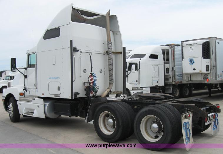 image for item 2626 2005 Kenworth Construct T600 semi truck