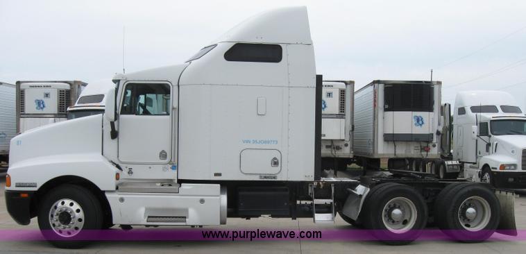 image for item 2626 2005 Kenworth Construct T600 semi truck