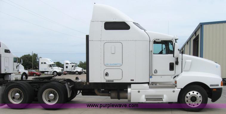 image for item 2626 2005 Kenworth Construct T600 semi truck
