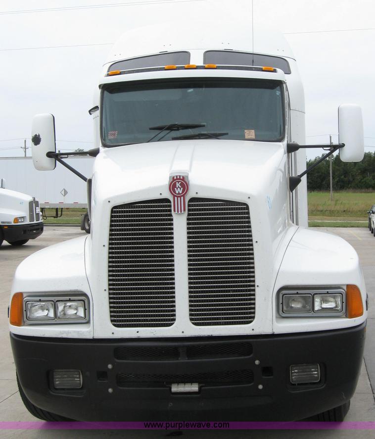 image for item 2626 2005 Kenworth Construct T600 semi truck