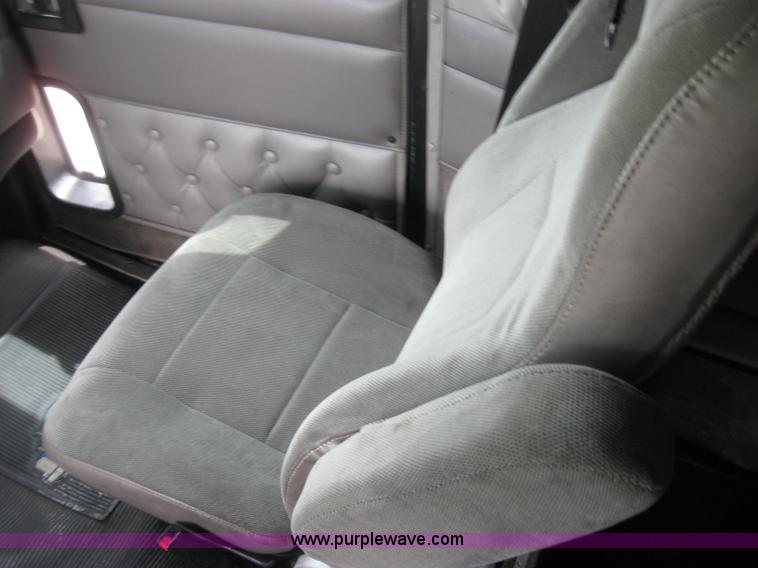 image for item 2626 2005 Kenworth Construct T600 semi truck