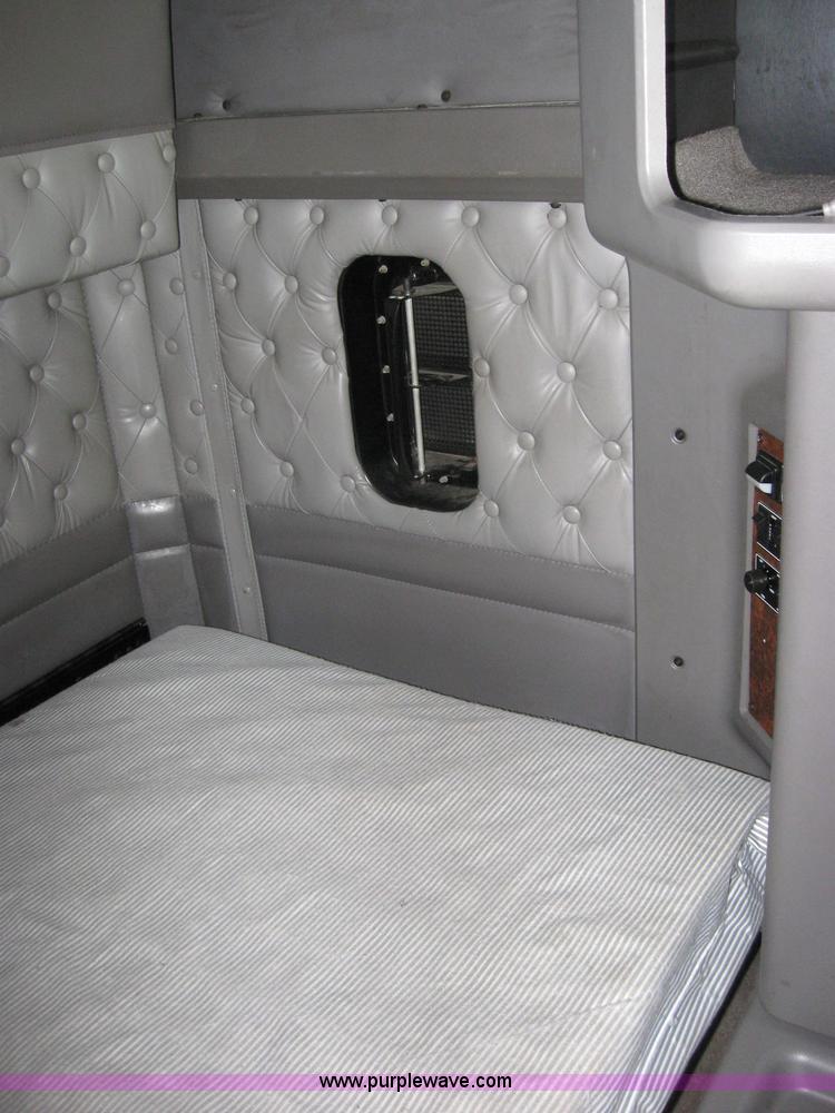 image for item 2626 2005 Kenworth Construct T600 semi truck