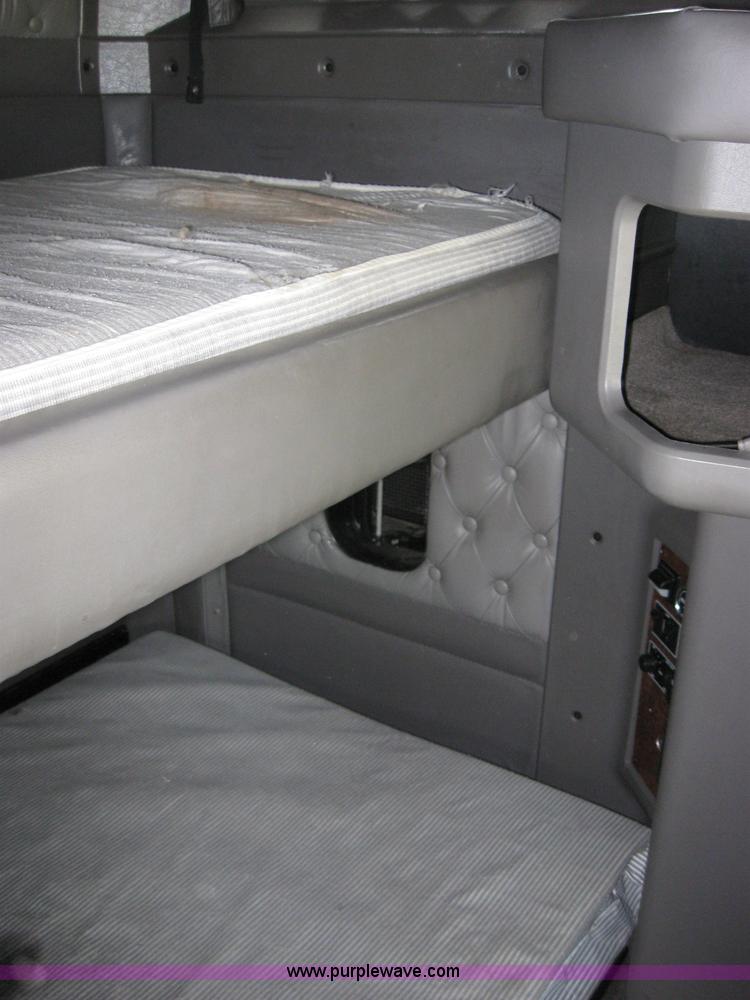 image for item 2626 2005 Kenworth Construct T600 semi truck