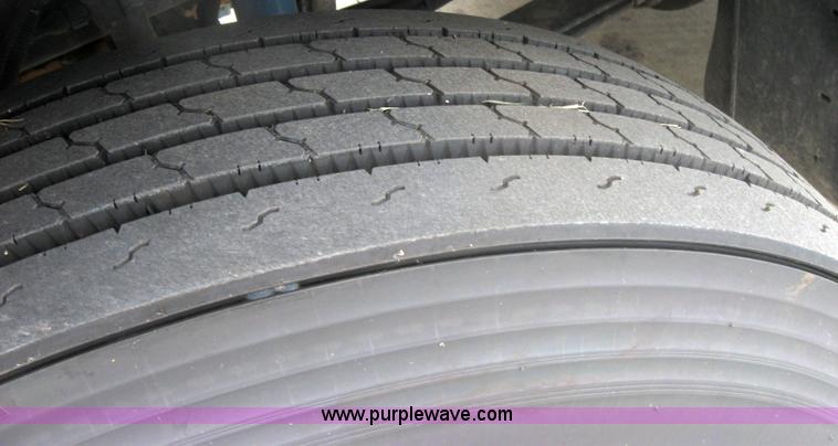 image for item 2626 2005 Kenworth Construct T600 semi truck