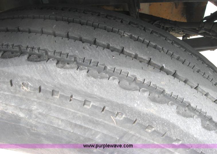 image for item 2626 2005 Kenworth Construct T600 semi truck