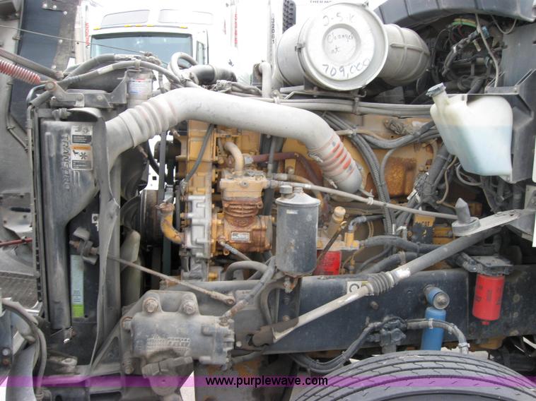 image for item 2626 2005 Kenworth Construct T600 semi truck