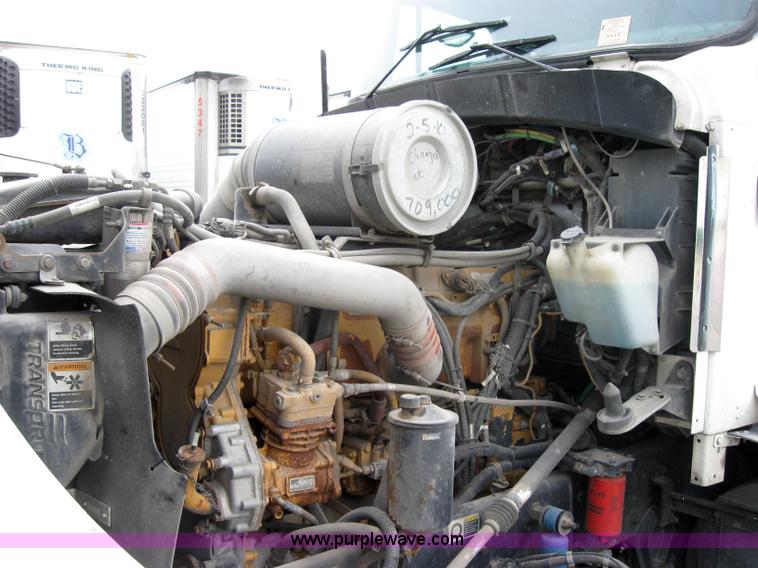 image for item 2626 2005 Kenworth Construct T600 semi truck