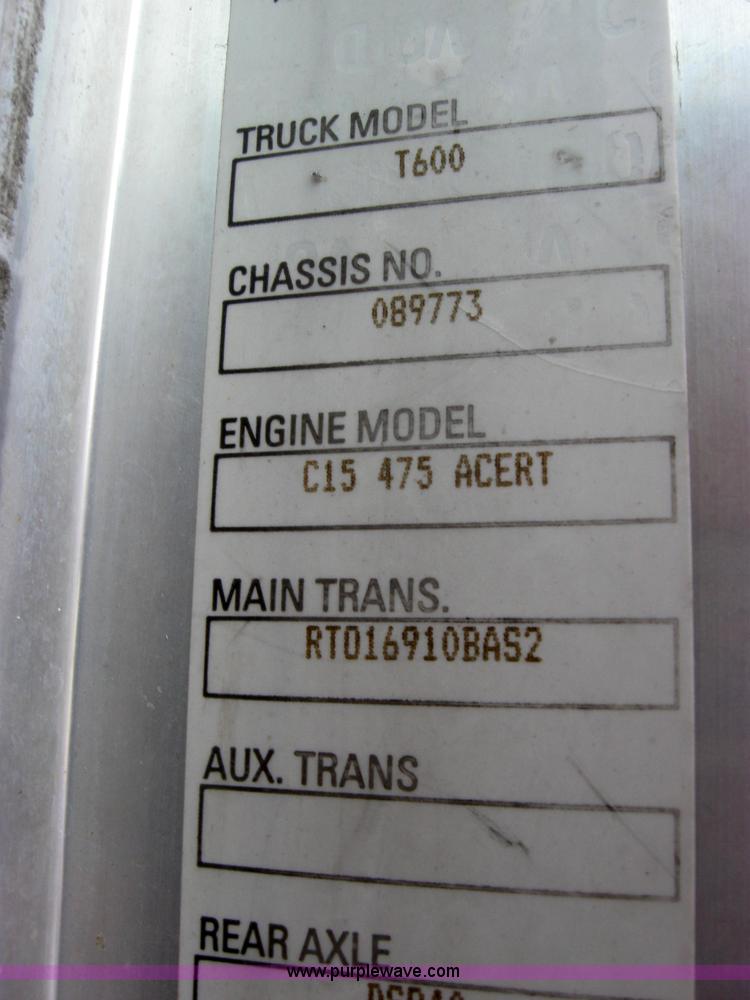 image for item 2626 2005 Kenworth Construct T600 semi truck