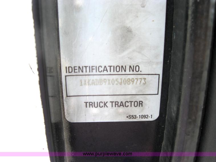 image for item 2626 2005 Kenworth Construct T600 semi truck