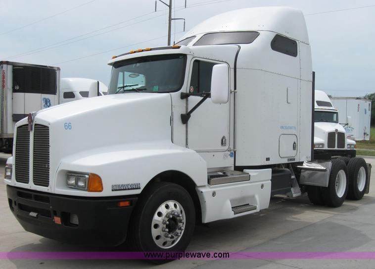 image for item 2627 2005 Kenworth Construct T600 semi truck