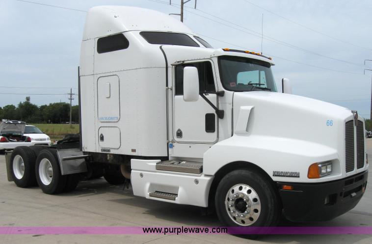 image for item 2627 2005 Kenworth Construct T600 semi truck
