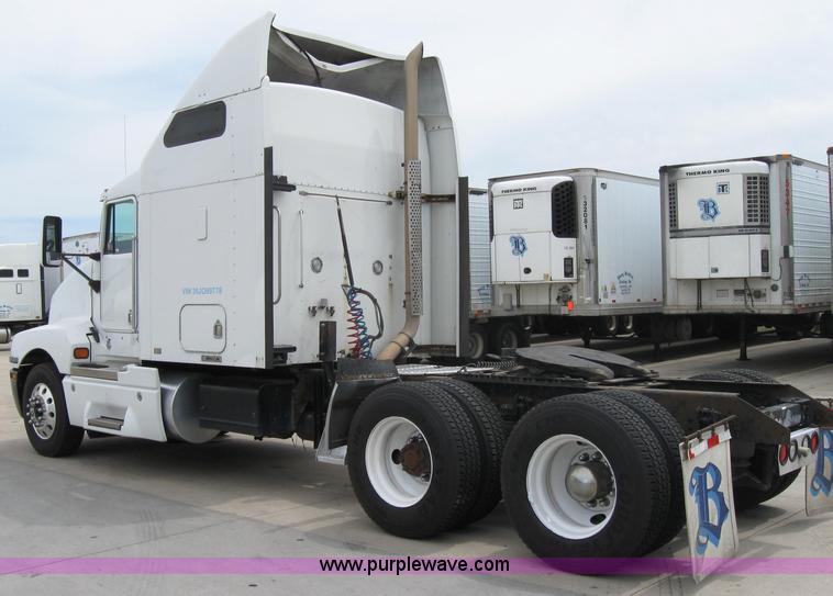image for item 2627 2005 Kenworth Construct T600 semi truck