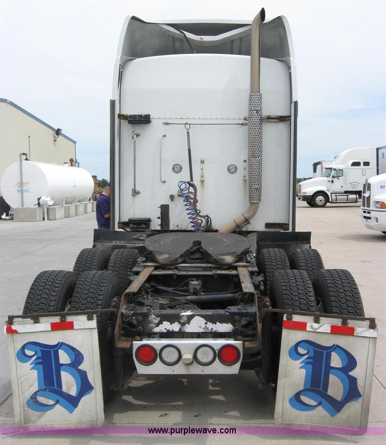 image for item 2627 2005 Kenworth Construct T600 semi truck
