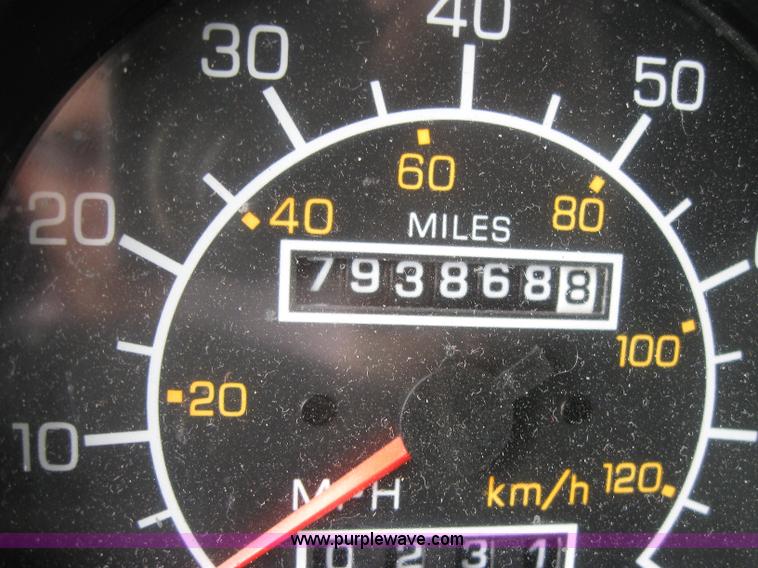 image for item 2627 2005 Kenworth Construct T600 semi truck