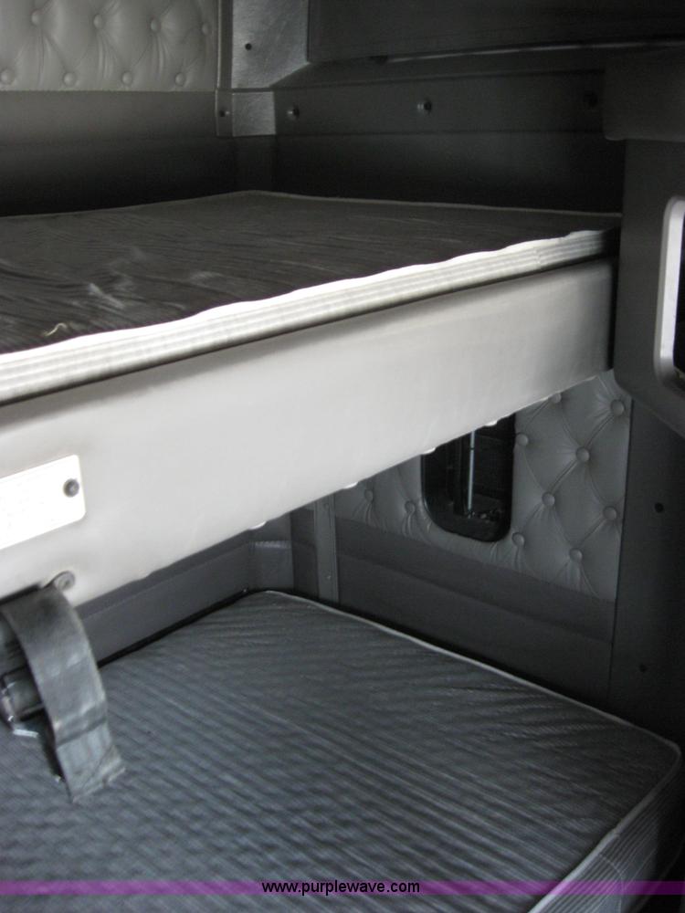 image for item 2627 2005 Kenworth Construct T600 semi truck