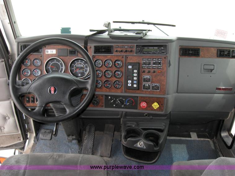 image for item 2627 2005 Kenworth Construct T600 semi truck