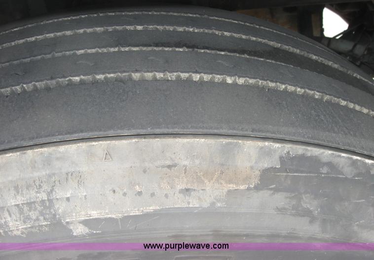 image for item 2627 2005 Kenworth Construct T600 semi truck