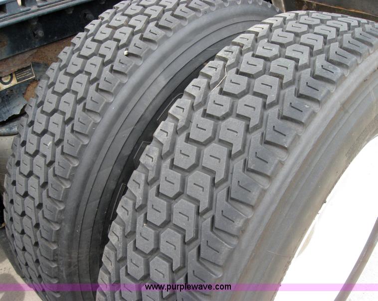 image for item 2627 2005 Kenworth Construct T600 semi truck