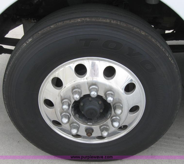 image for item 2627 2005 Kenworth Construct T600 semi truck