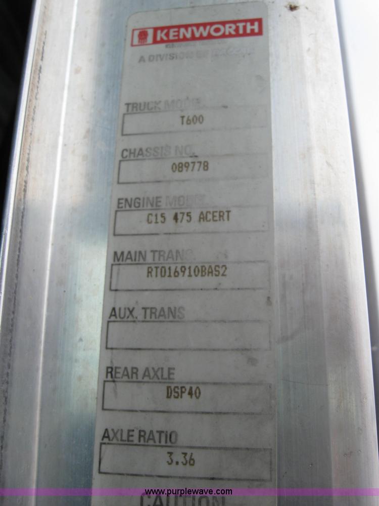 image for item 2627 2005 Kenworth Construct T600 semi truck