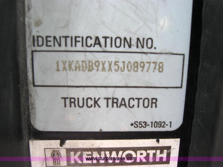 image for item 2627 2005 Kenworth Construct T600 semi truck